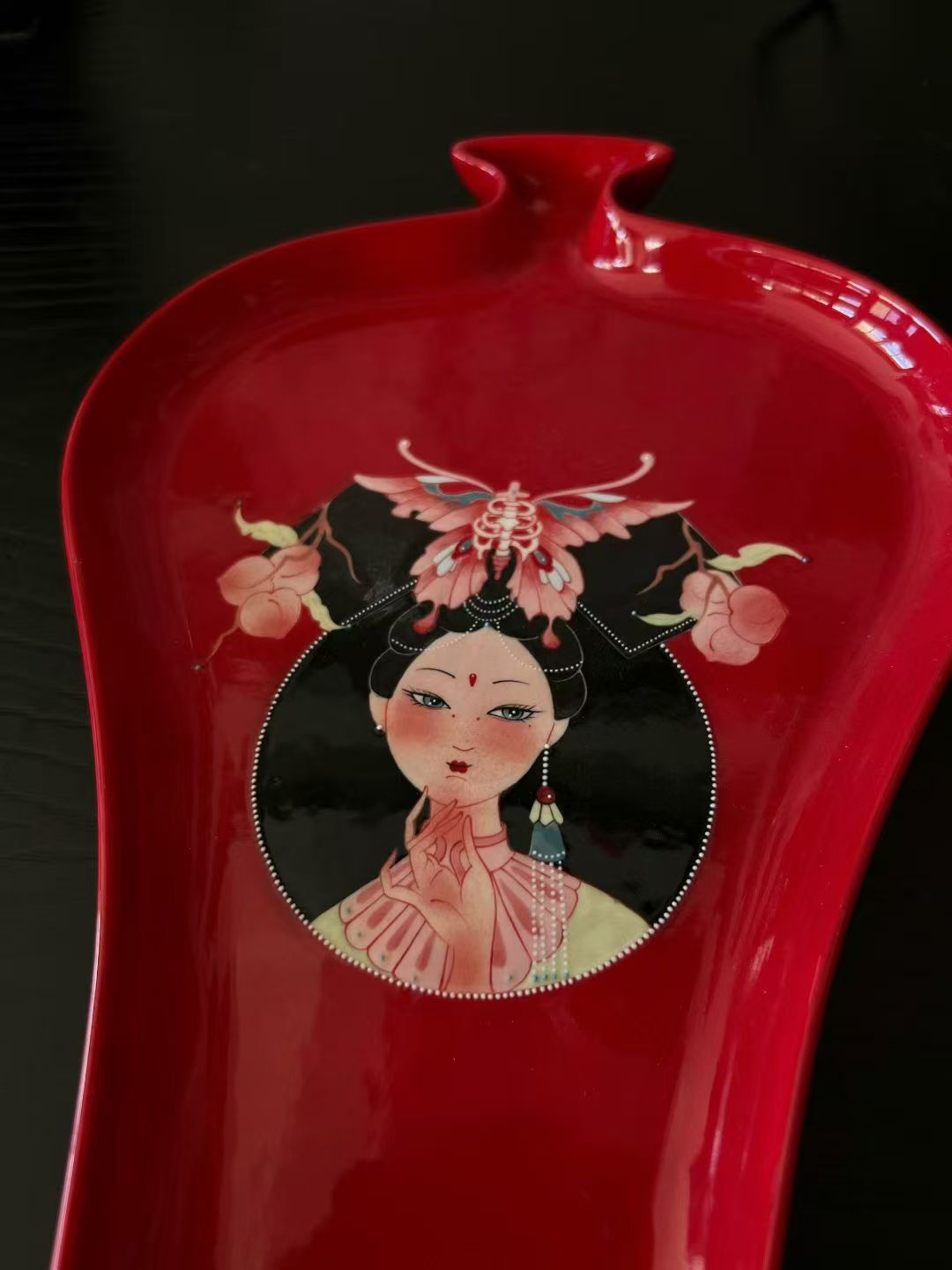 Gege Portrait — Vase & Plate Group