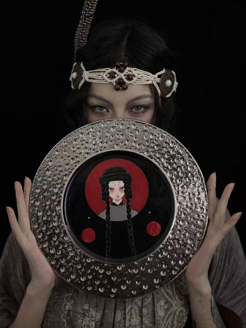 BLOOMÉ XG017 — Black Sheep Girl — Portrait Plate; source ZIP-0228